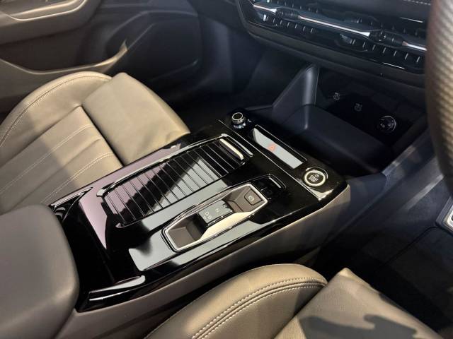 2025 Audi Q6 e-tron AUDI Q6 SUV S line e-tron performance 225,00 kW