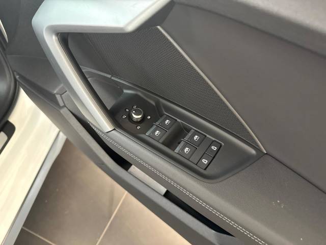 Audi A3 Saloon 1.5 AUDI A3 Saloon S line TFSI 116 PS S tronic Saloon Petrol Arkona white, solid