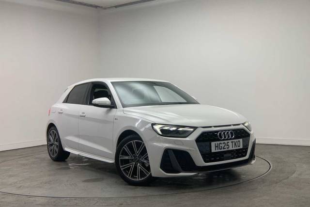 Audi A1 Sportback 1.0 S line 30 TFSI  116 PS 6-speed Hatchback Petrol Shell white, solid