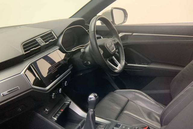 2023 Audi Q3 Sportback 1.5 S line 35 TFSI  150 PS 6-speed