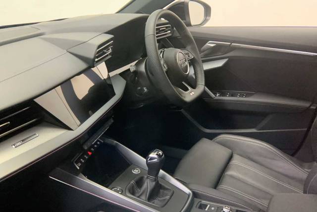 2025 Audi A3 Sportback 1.5 S line 35 TFSI  150 PS 6-speed