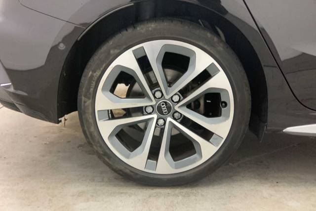 2025 Audi A3 Sportback 1.5 S line 35 TFSI  150 PS 6-speed