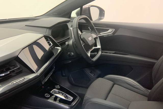 2022 Audi Q4 e-tron Q4  S line 40 e-tron  150,00 kW