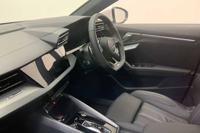 2025 Audi A3 Sportback 1.5 S line 35 TFSI  150 PS S tronic
