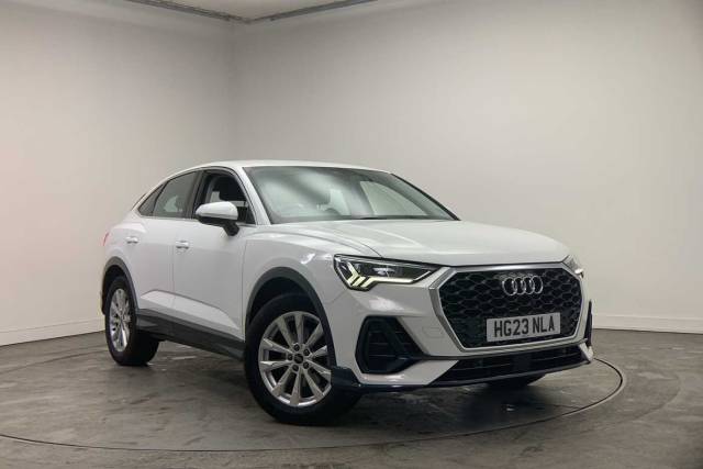 Audi Q3 Sportback 1.5 Sport 35 TFSI  150 PS S tronic 4x4 vehicle Petrol Ibis white, solid