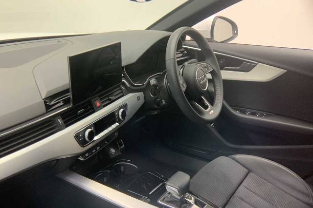 2024 Audi A4 Saloon 2.0 S line 35 TFSI  150 PS S tronic