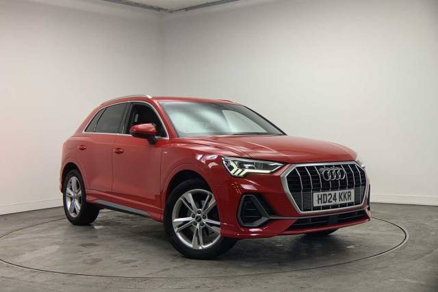 Audi Q3 1.5 S line 35 TFSI  150 PS S tronic 4x4 vehicle Petrol Progressive Red Metallic