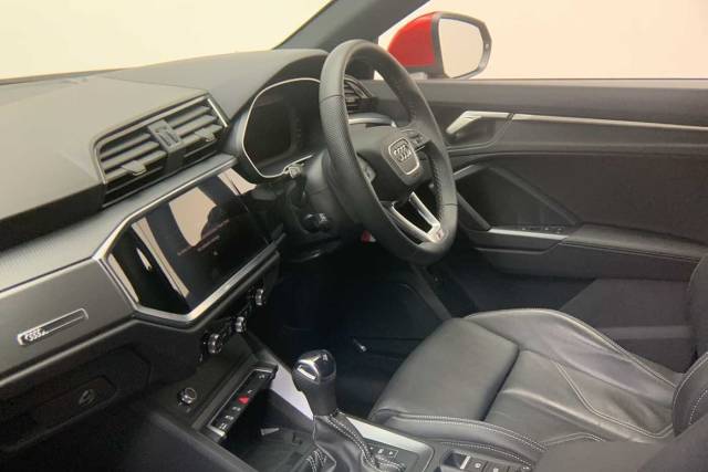 2024 Audi Q3 1.5 S line 35 TFSI  150 PS S tronic