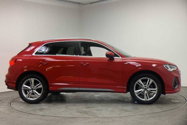 2024 Audi Q3 1.5 S line 35 TFSI  150 PS S tronic