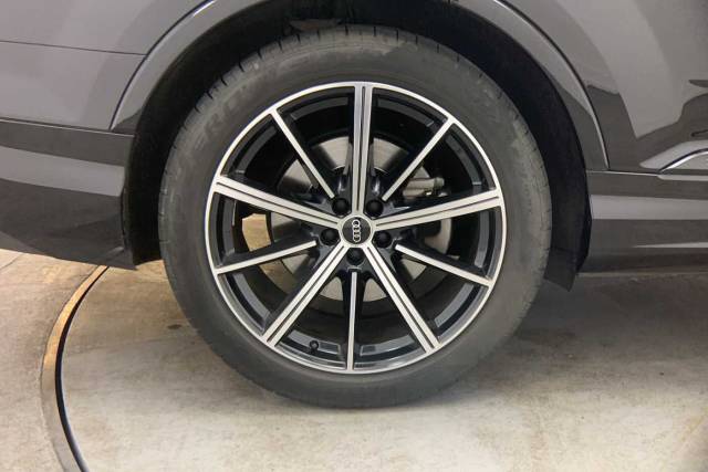 2024 Audi Q7 3.0 Black Edition 55 TFSI quattro 340 PS tiptronic