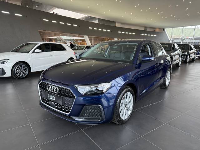 Audi A1 Sportback 1.0 AUDI A1 Sportback Sport 30 TFSI 116 PS S tronic Sportback Petrol Navarra blue, metallic