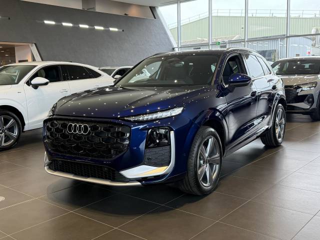 Audi Q3 2.0 AUDI Q3 SUV S line TDI 150 PS S tronic SUV Diesel Navarra blue, metallic