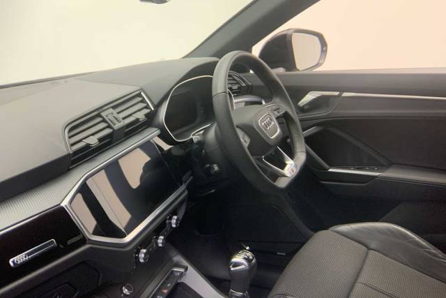 2023 Audi Q3 Sportback 1.5 Black Edition 35 TFSI  150 PS 6-speed