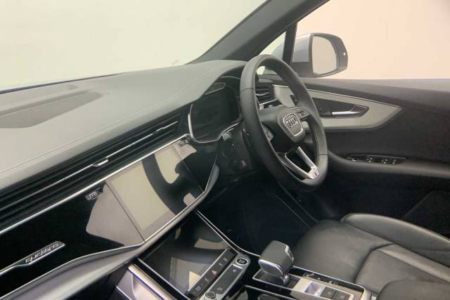 2024 Audi Q7 3.0 SUV  S line 55 TFSI quattro 340 PS tiptronic