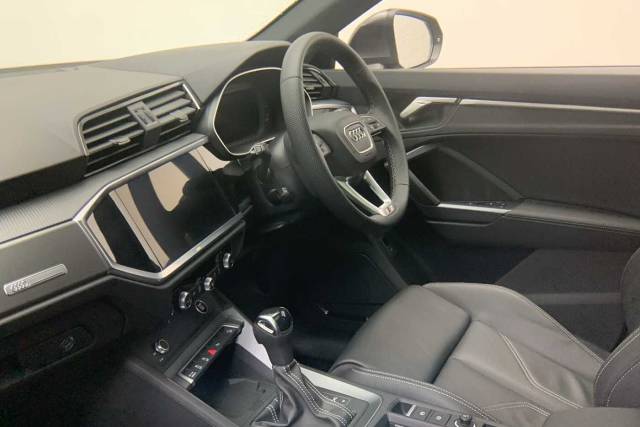 2024 Audi Q3 Sportback 1.5 S line 35 TFSI  150 PS S tronic