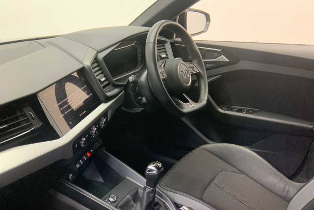 2024 Audi A1 Sportback 1.0 Black Edition 30 TFSI  110 PS 6-speed