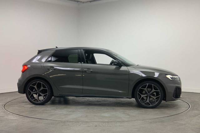 2024 Audi A1 Sportback 1.0 Black Edition 30 TFSI  110 PS 6-speed