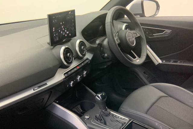 2024 Audi Q2 1.5 S line 35 TFSI  150 PS S tronic