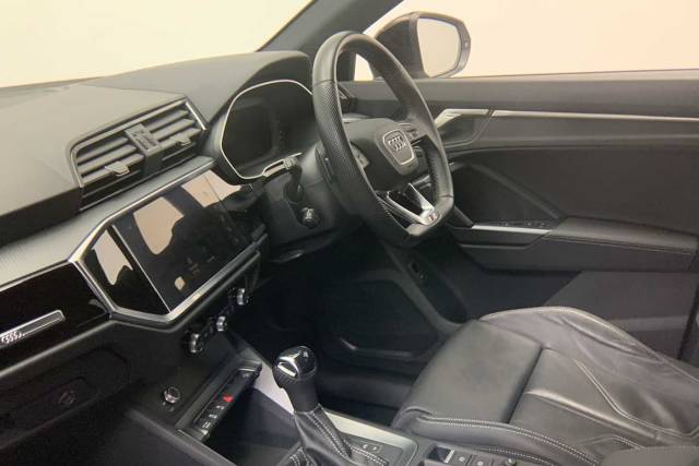 2024 Audi Q3 1.5 Black Edition 35 TFSI  150 PS S tronic