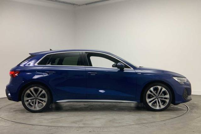 2025 Audi A3 Sportback 1.5 S line 35 TFSI  150 PS S tronic