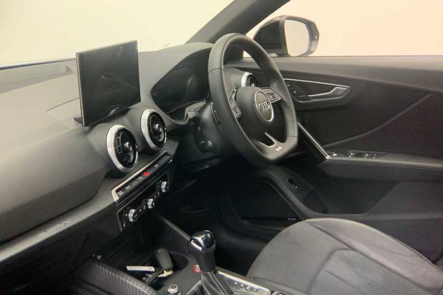 2024 Audi SQ2 2.0 Black Edition TFSI  300 PS S tronic