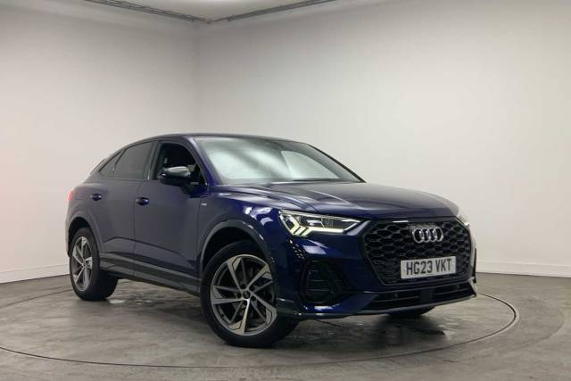 Audi Q3 Sportback TFSI e 1.4 Black Edition 45 TFSI e  245 PS S tronic 4x4 vehicle Hybrid Navarra blue, metallic