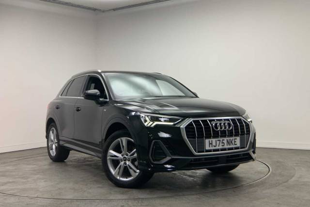 Audi Q3 1.5 S line 35 TFSI  150 PS S tronic 4x4 vehicle Petrol Mythos black, metallic