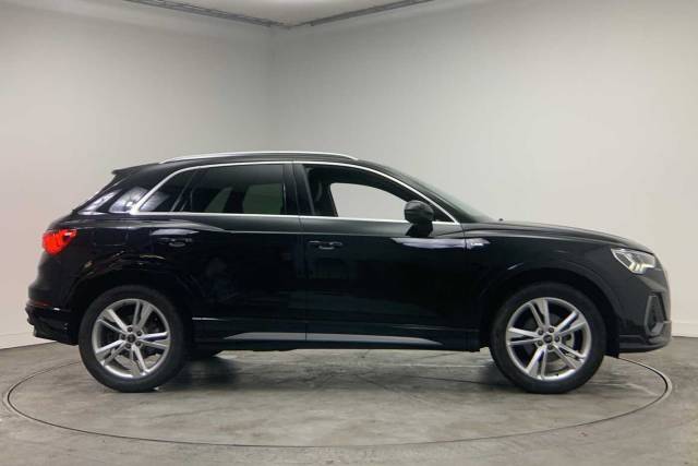 2025 Audi Q3 1.5 S line 35 TFSI  150 PS S tronic