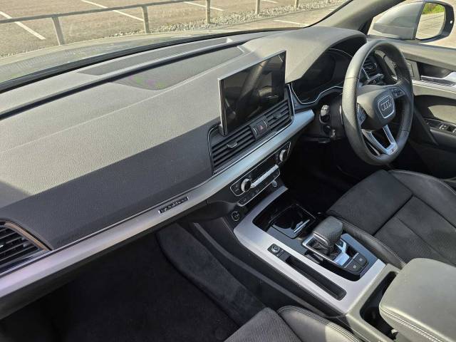 2021 Audi Q5 TFSI e 2.0 S line 50 TFSI e quattro 299 PS S tronic