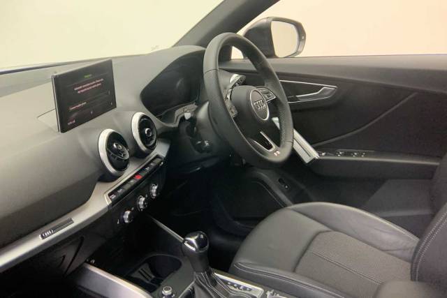 2024 Audi Q2 1.5 S line 35 TFSI  150 PS S tronic