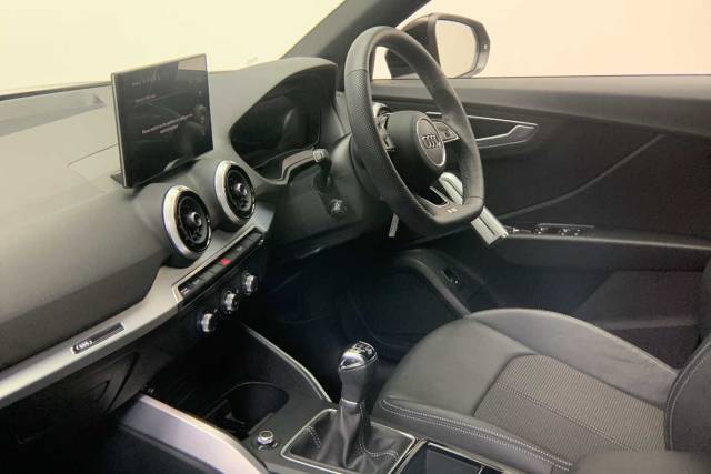 2025 Audi Q2 1.5 Black Edition 35 TFSI  150 PS 6-speed