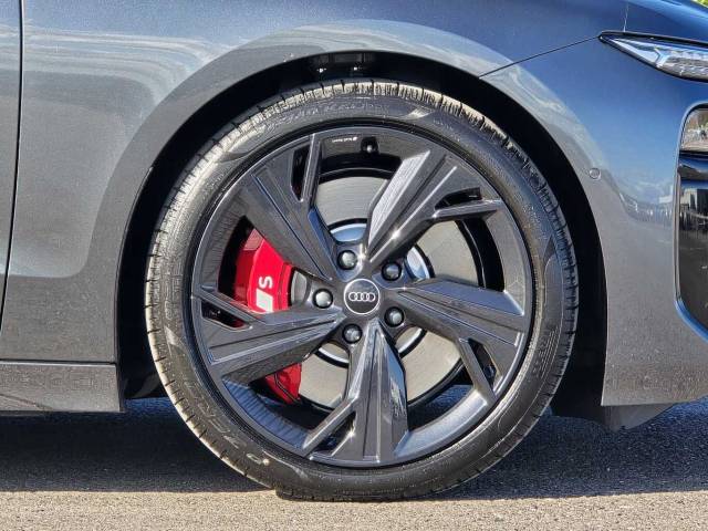 2026 Audi S6 Avant Black Edition e-tron  370,00 kW