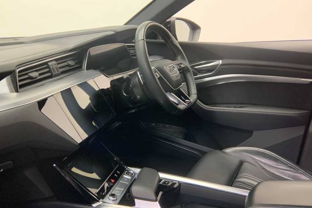 2021 Audi E-tron Black Edition 55 quattro 300,00 kW