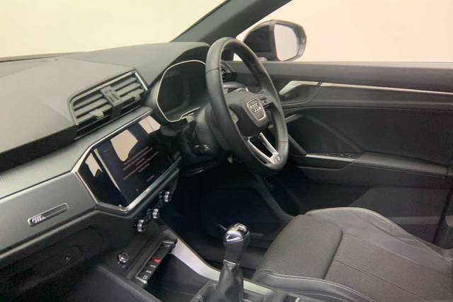2023 Audi Q3 Sportback 1.5 S line 35 TFSI  150 PS 6-speed