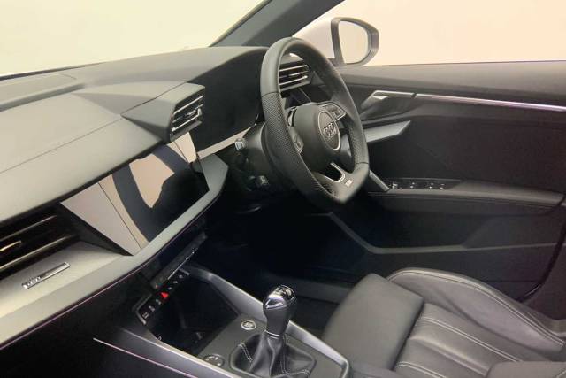 2025 Audi A3 Sportback 1.5 S line 30 TFSI  116 PS 6-speed