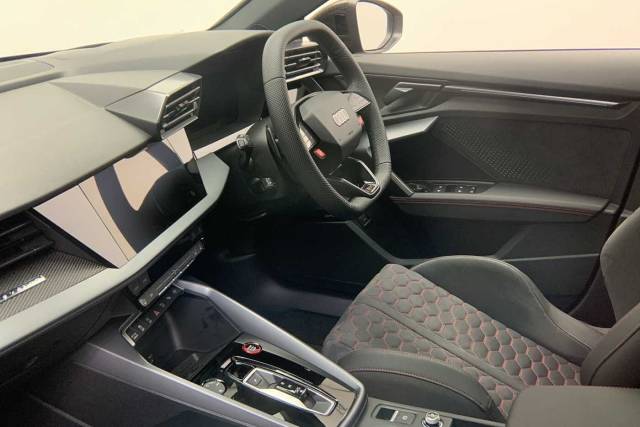 2025 Audi RS 3 2.5 RS 3 Saloon Carbon Vorsprung   400 PS S tronic