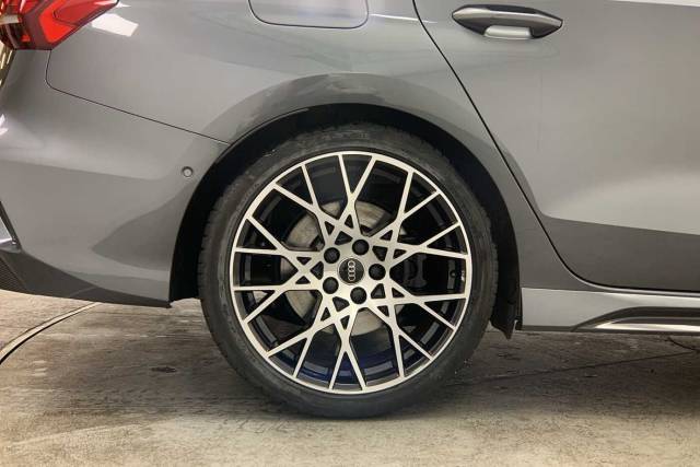 2025 Audi RS 3 2.5 RS 3 Saloon Carbon Vorsprung   400 PS S tronic
