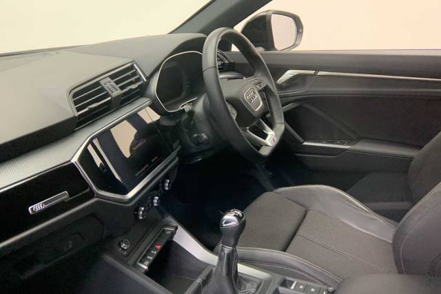 2023 Audi Q3 Sportback 1.5 Black Edition 35 TFSI  150 PS 6-speed