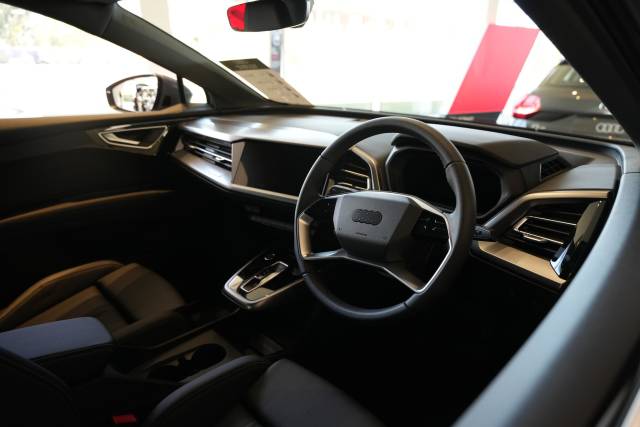 Audi Q4 e-tron AUDI Q4 Sport 45 e-tron 210,00 kW SUV Electric Pebble grey, solid