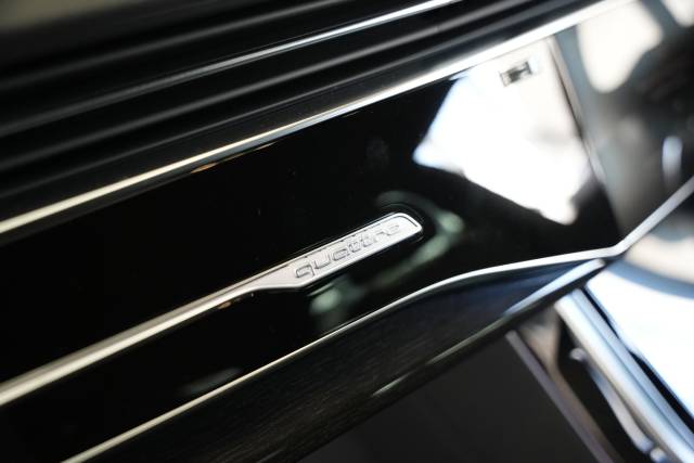 Audi Q8 3.0 AUDI Q8 SUV Black Edition TDI quattro 286 PS tiptronic SUV Diesel Satellite silver, metallic
