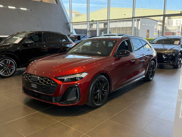 Audi A5 Avant 2.0 AUDI A5 Avant Black Edition TFSI 204 PS S tronic Estate Petrol Grenadine red, metallic