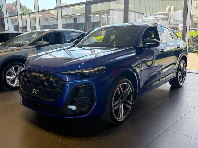 Audi Q5 Sportback AUDI Q5 Sportback Edition 1 e-hybrid quattro 299 PS S tronic SUV Hybrid Ultra Blue, metallic