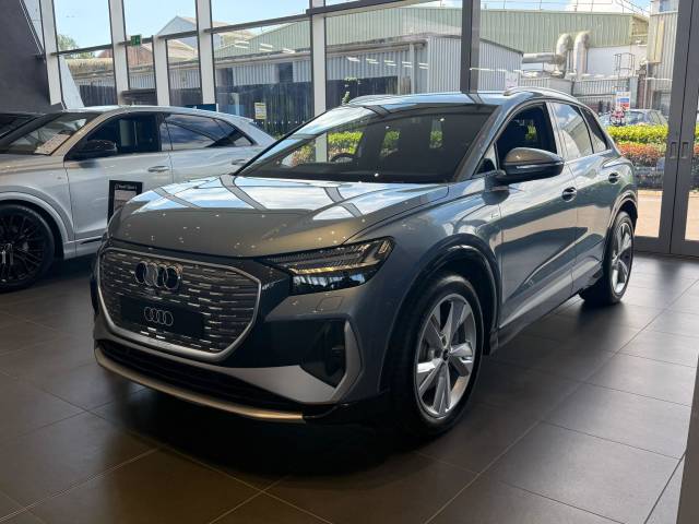 Audi Q4 e-tron AUDI Q4 S line 45 e-tron 210,00 kW SUV Electric Geyser blue, metallic