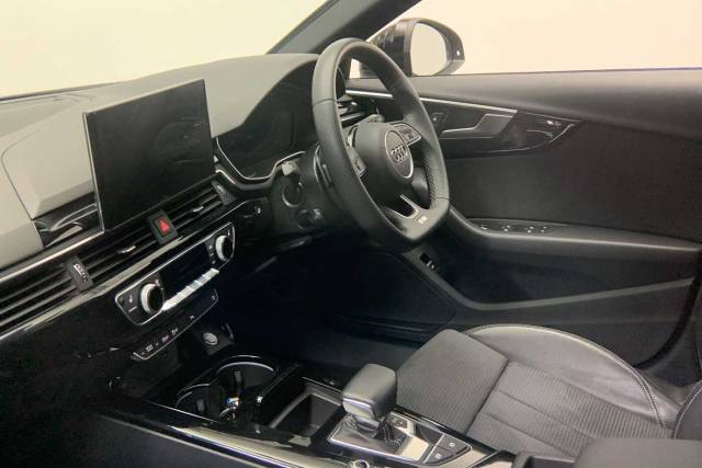 2023 Audi A4 Avant 2.0 Avant Black Edition 40 TFSI  204 PS S tronic