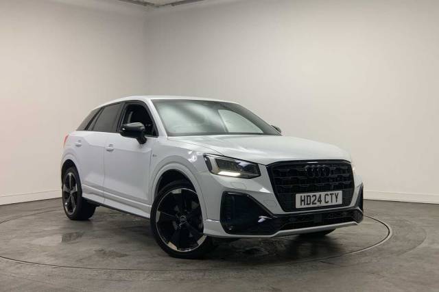 Audi Q2 1.5 Black Edition 35 TFSI  150 PS S tronic 4x4 vehicle Petrol Glacier White Metallic