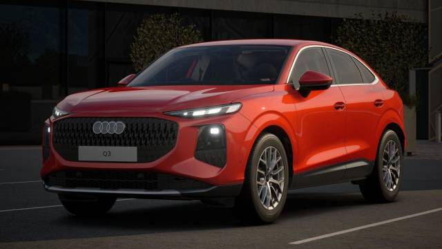 Audi Q3 Sportback AUDI Q3 Sportback Sport TFSI 150 PS S tronic SUV Petrol Progressive red, metallic
