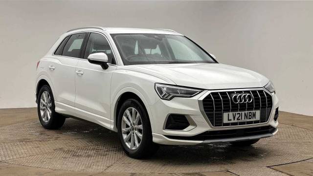 Audi Q3 1.5 Sport 35 TFSI  150 PS S tronic 4x4 vehicle Petrol Ibis White