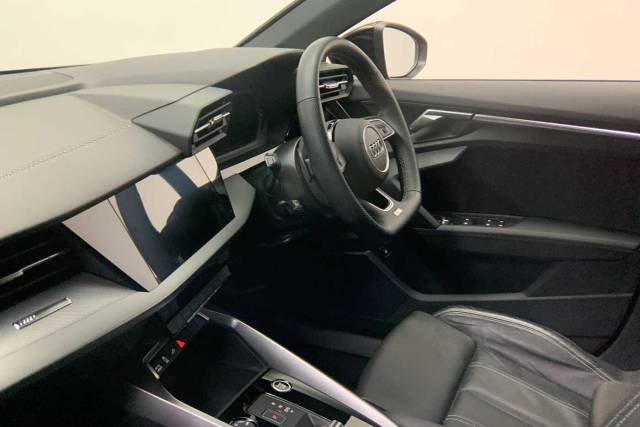 2023 Audi A3 Sportback 1.4 S line Competition 45 TFSI e  245 PS S tronic