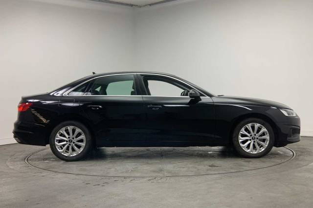 2022 Audi A4 Saloon 2.0 Technik 35 TFSI  150 PS S tronic