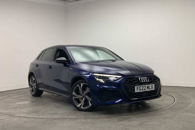 Audi A3 Sportback 1.4 S line Competition 45 TFSI e  245 PS S tronic Hatchback Hybrid Navarra Blue Metallic